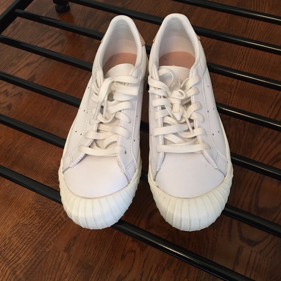 Adidas classic sneaker - Picture 1 of 5
